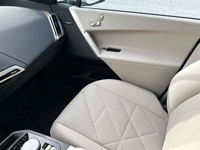 Certified 2024 BMW iX xDrive50 w/ Sport Package AWD/4WD image 38