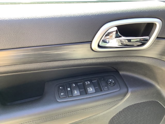Used 2022 Jeep Grand Cherokee Laredo X AWD/4WD image 10