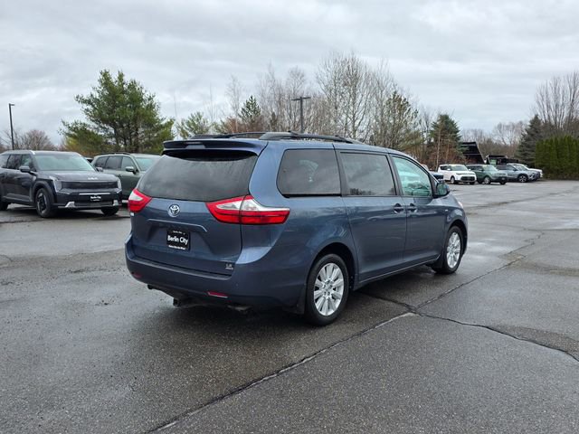 Used 2017 Toyota Sienna LE image 8