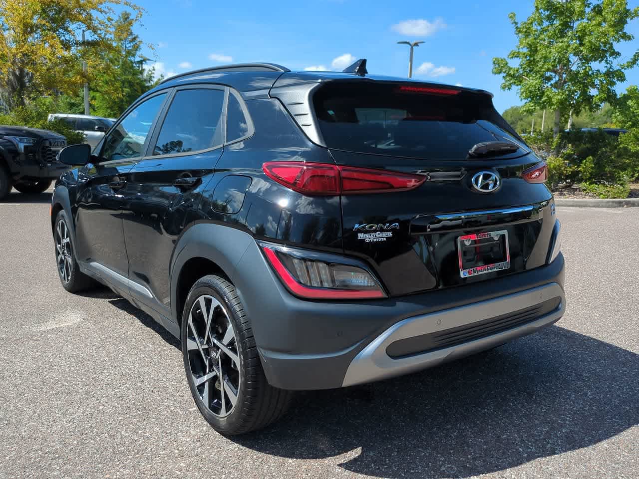 Used 2023 Hyundai Kona Limited AWD/4WD image 4