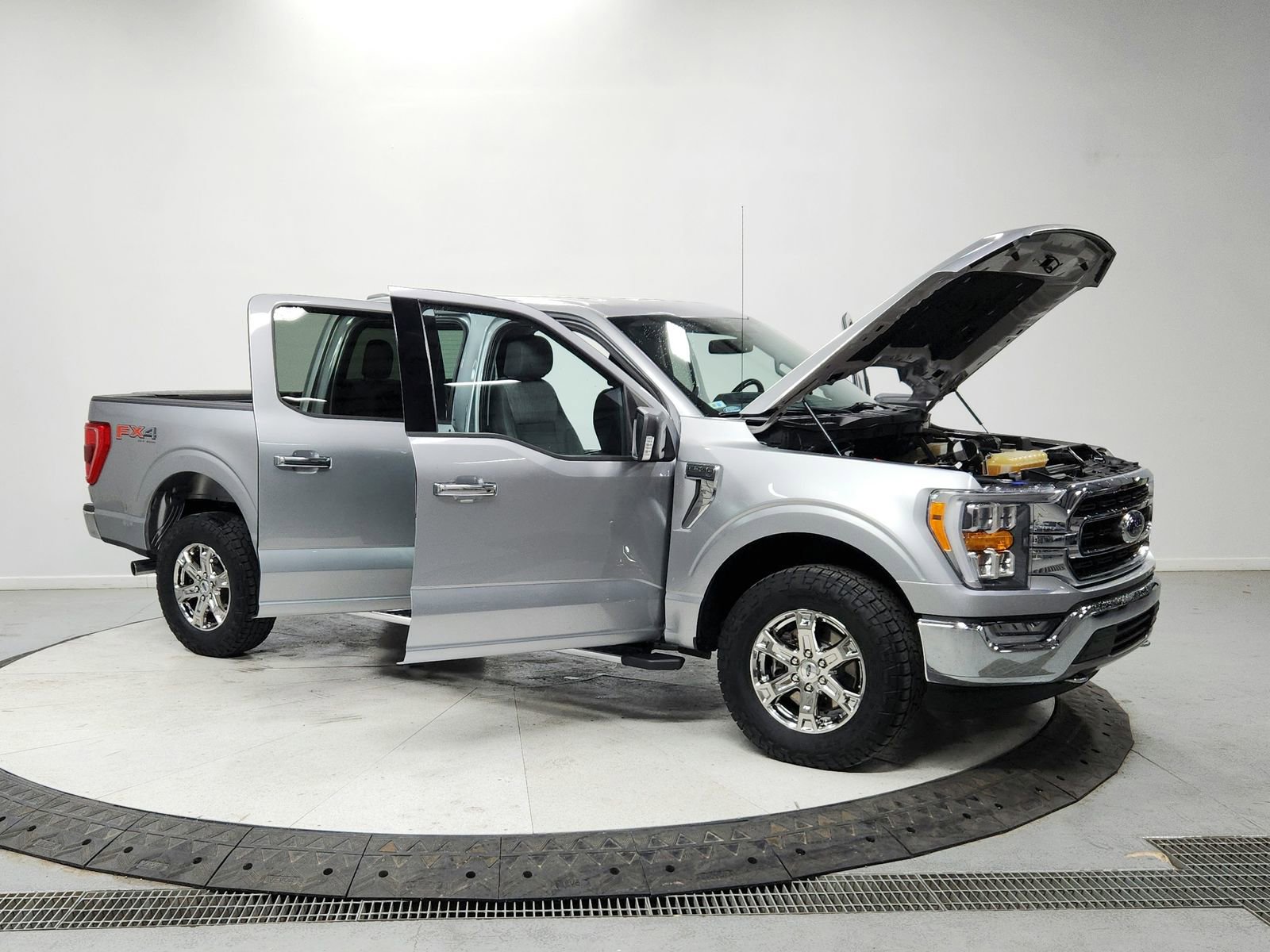 Used 2021 Ford F150 XLT w/ Equipment Group 302A High image 9
