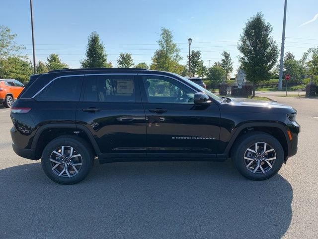 New 2027 Jeep Grand Cherokee Laredo AWD/4WD image 7