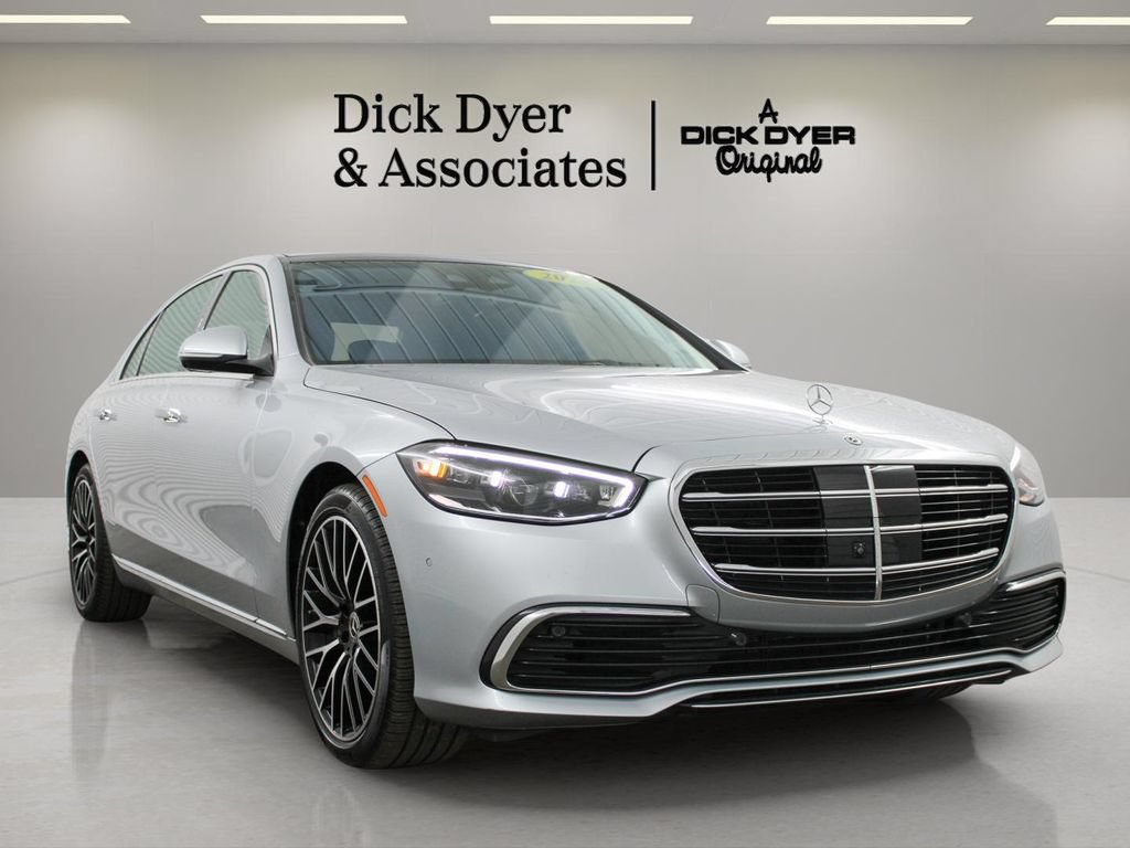 Used 2022 Mercedes-Benz S 580 4MATIC Sedan image 1