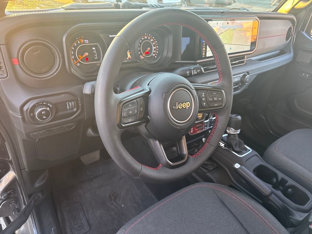 Used 2024 Jeep Gladiator Rubicon w/ Technology Group image 16
