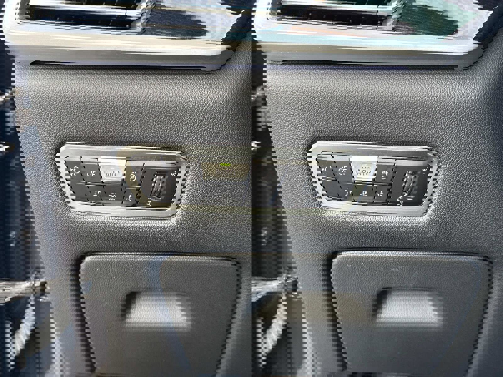 Used 2021 BMW X7 xDrive40i w/ Cold Weather Package image 32