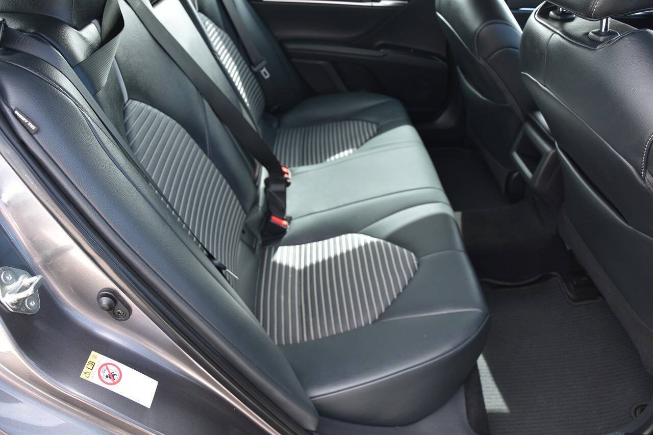 Used 2018 Toyota Camry SE FWD image 13