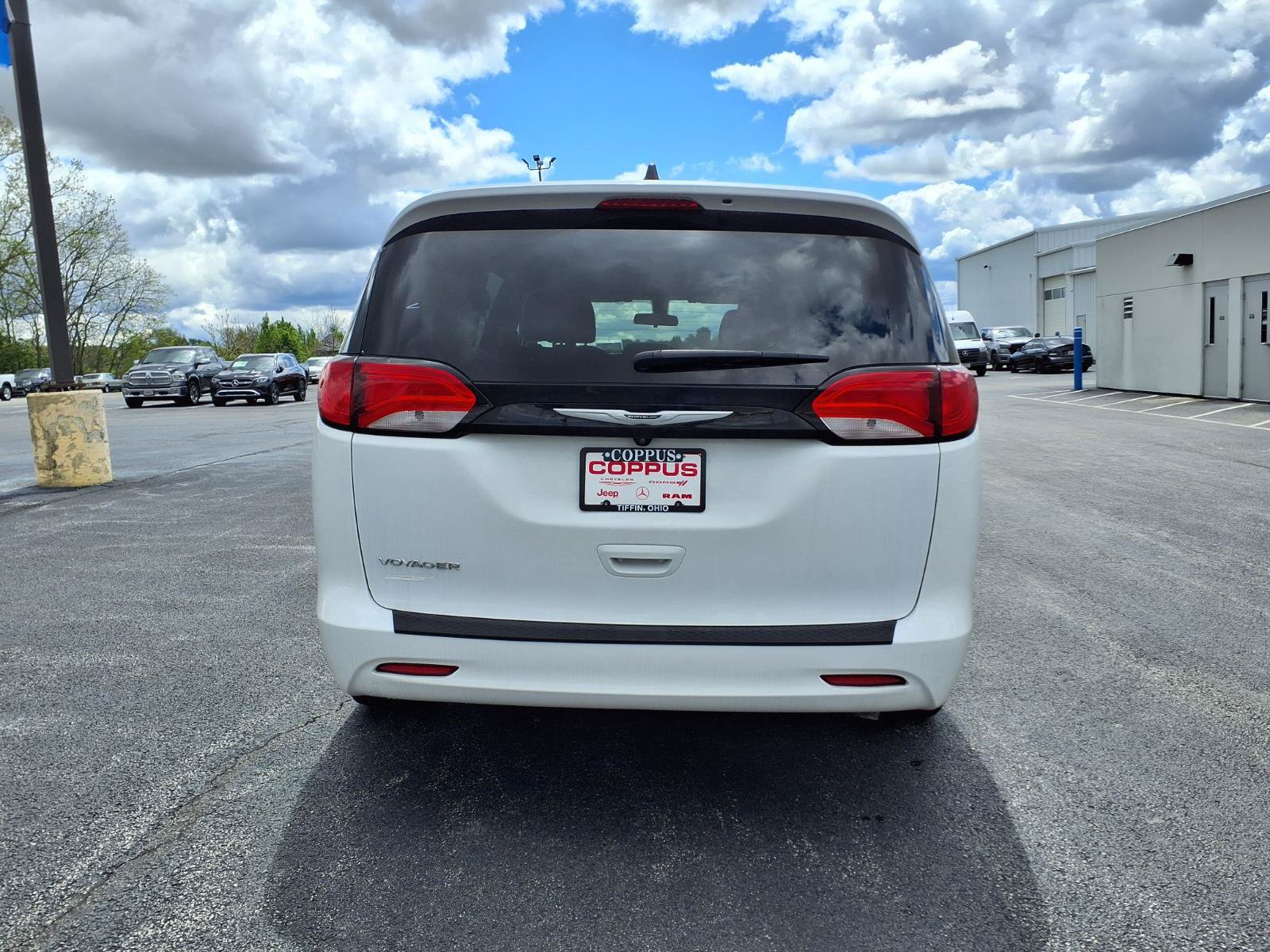 Used 2022 Chrysler Voyager LX FWD image 7
