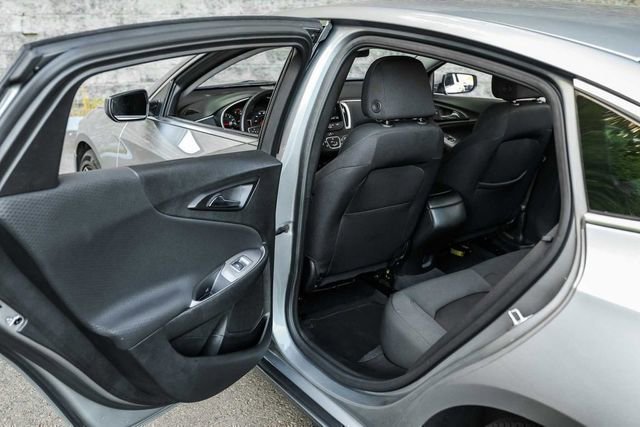 Used 2025 Chevrolet Malibu RS image 19