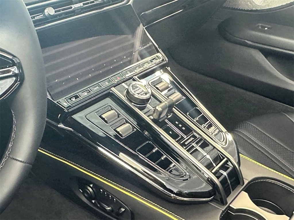 New 2026 Aston Martin V8 Vantage Convertible image 21