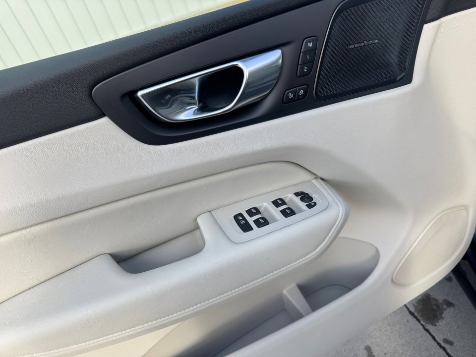New 2025 Volvo XC60 B5 Ultra w/ Protection Package Premier image 25