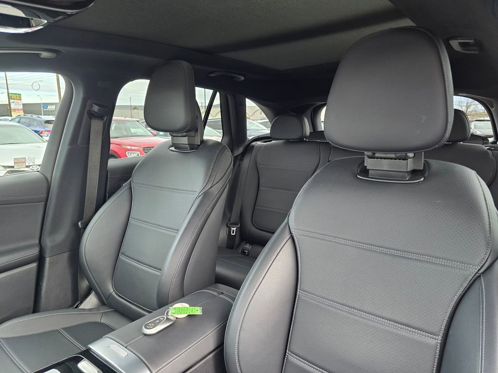 Used 2025 Mercedes-Benz GLC 300 4MATIC image 22
