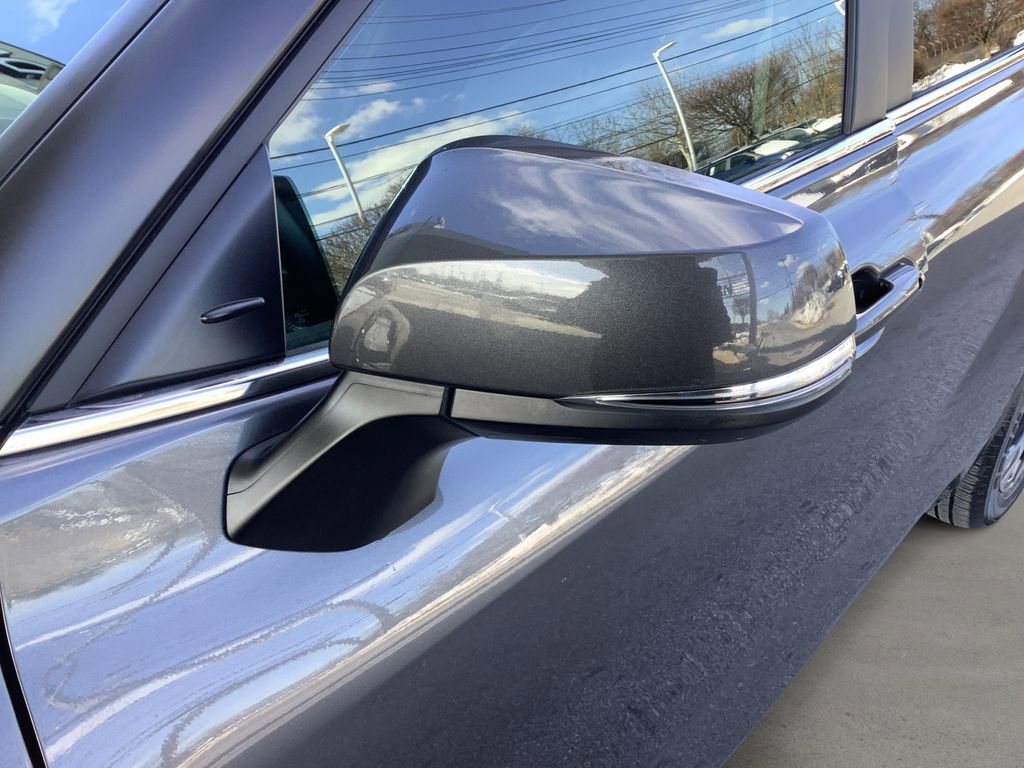 Used 2024 Toyota Highlander XLE image 11