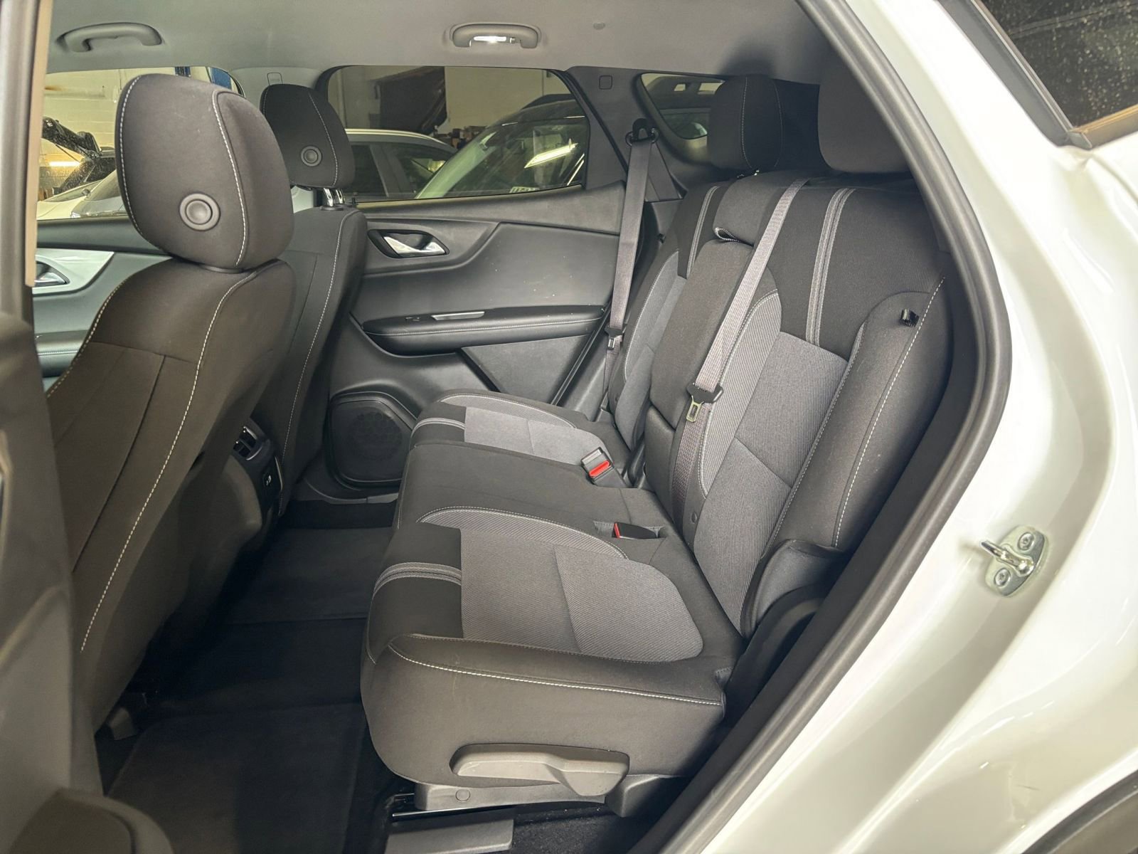 Used 2025 Chevrolet Blazer LT FWD image 27