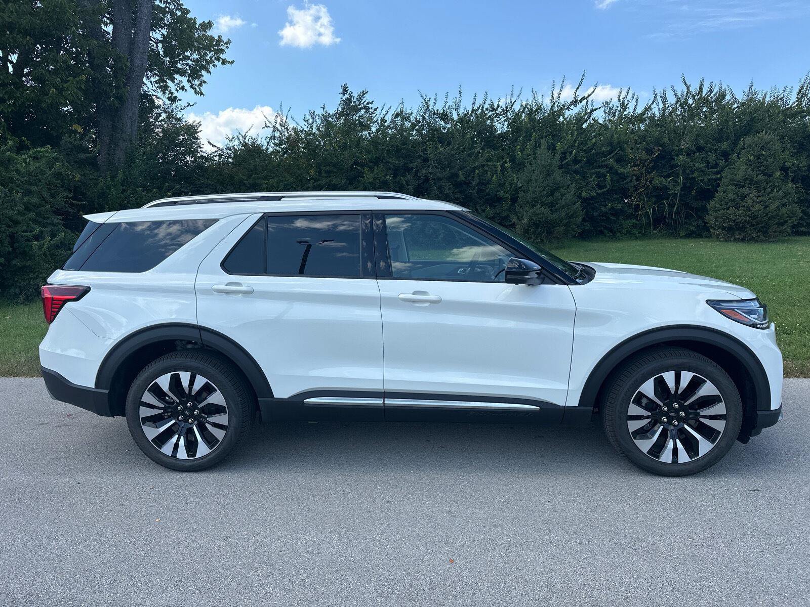 New 2026 Ford Explorer Platinum w/ LUX Leather Package AWD/4WD image 8
