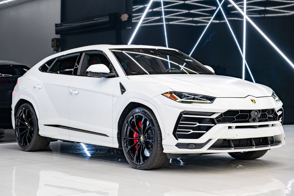 Used 2022 Lamborghini Urus AWD/4WD image 1