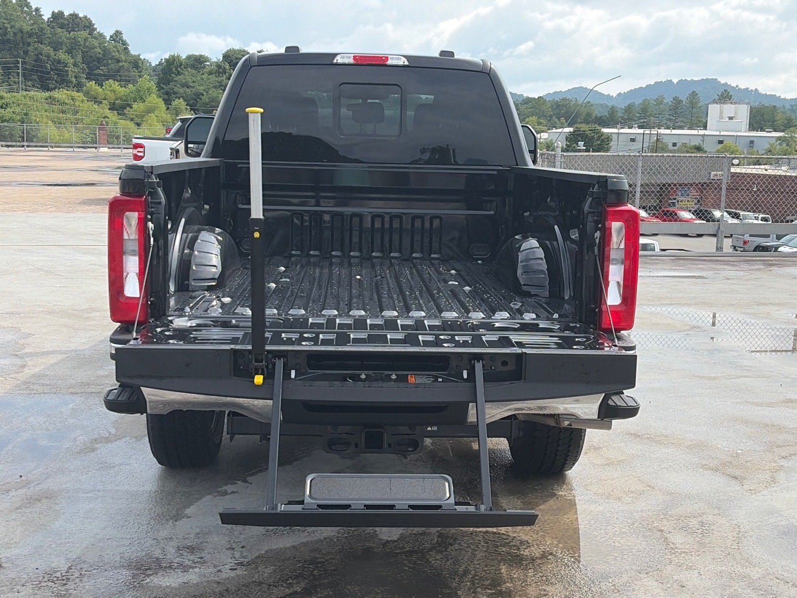 New 2026 Ford F250 XLT w/ FX4 Off-Road Package AWD/4WD image 4