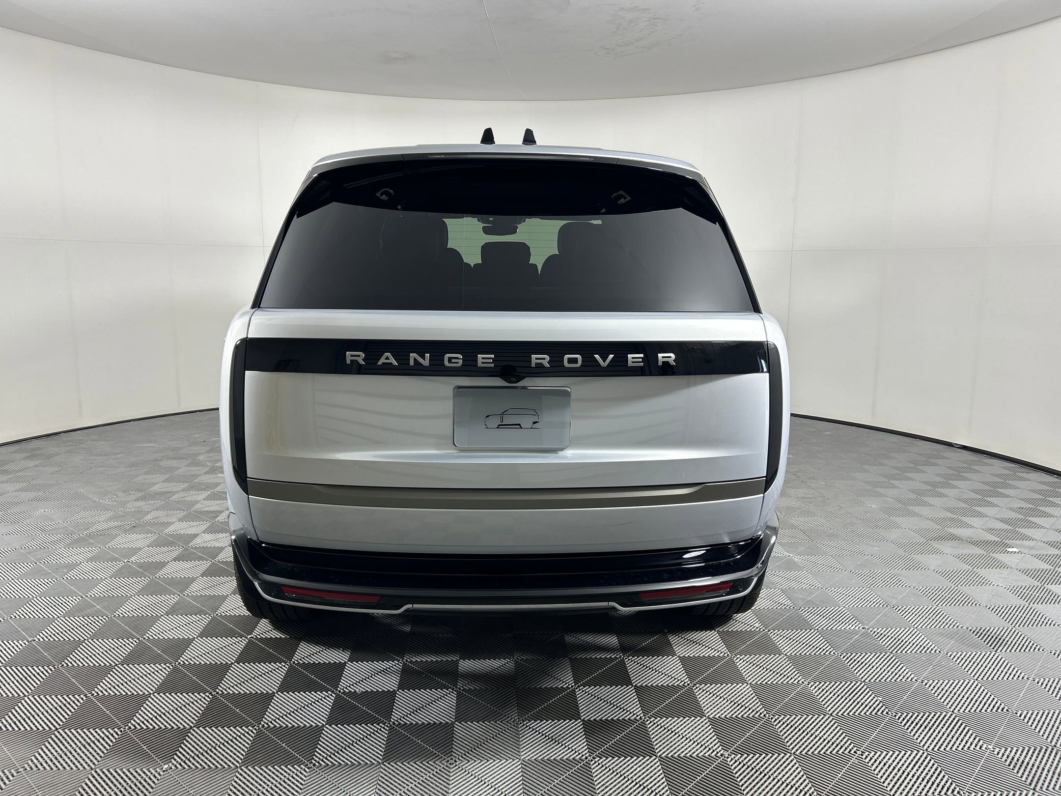 New 2025 Land Rover Range Rover Long Wheelbase SE image 8
