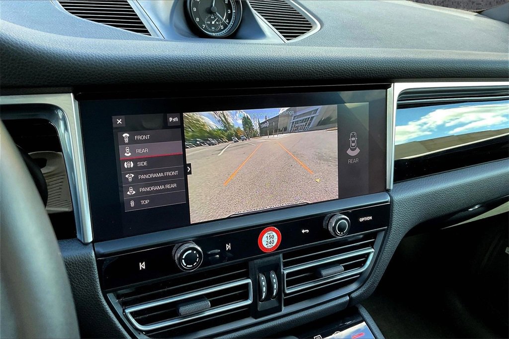 Used 2022 Porsche Macan Base image 14