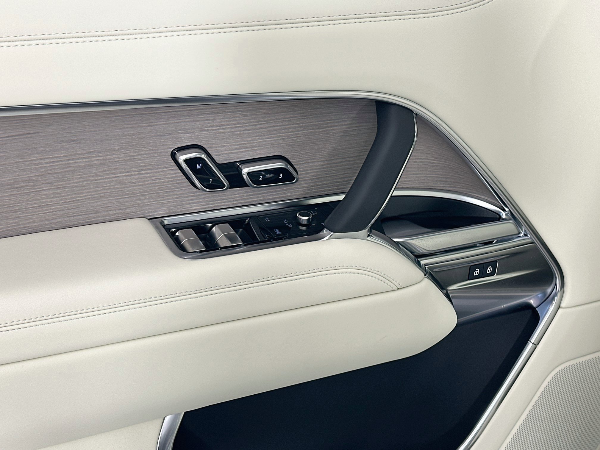 New 2026 Land Rover Range Rover SE AWD/4WD image 15