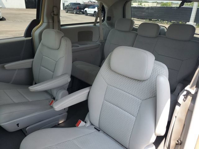 Used 2009 Chrysler Town & Country Touring FWD image 20
