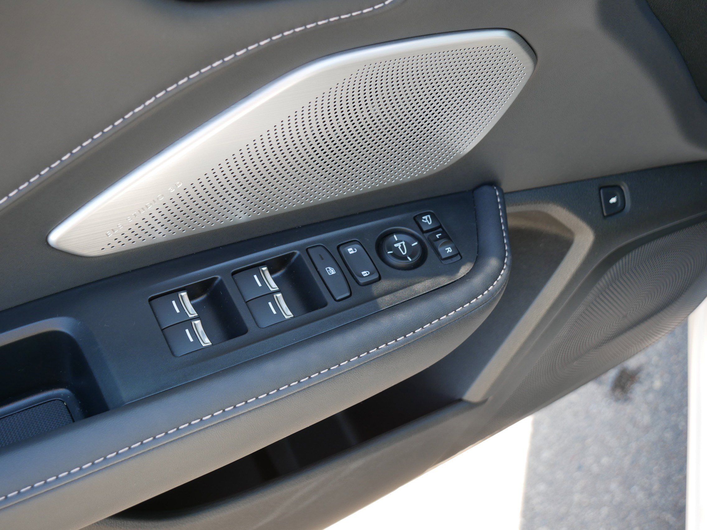 Used 2025 Acura RDX SH-AWD w/ Advance Package image 19
