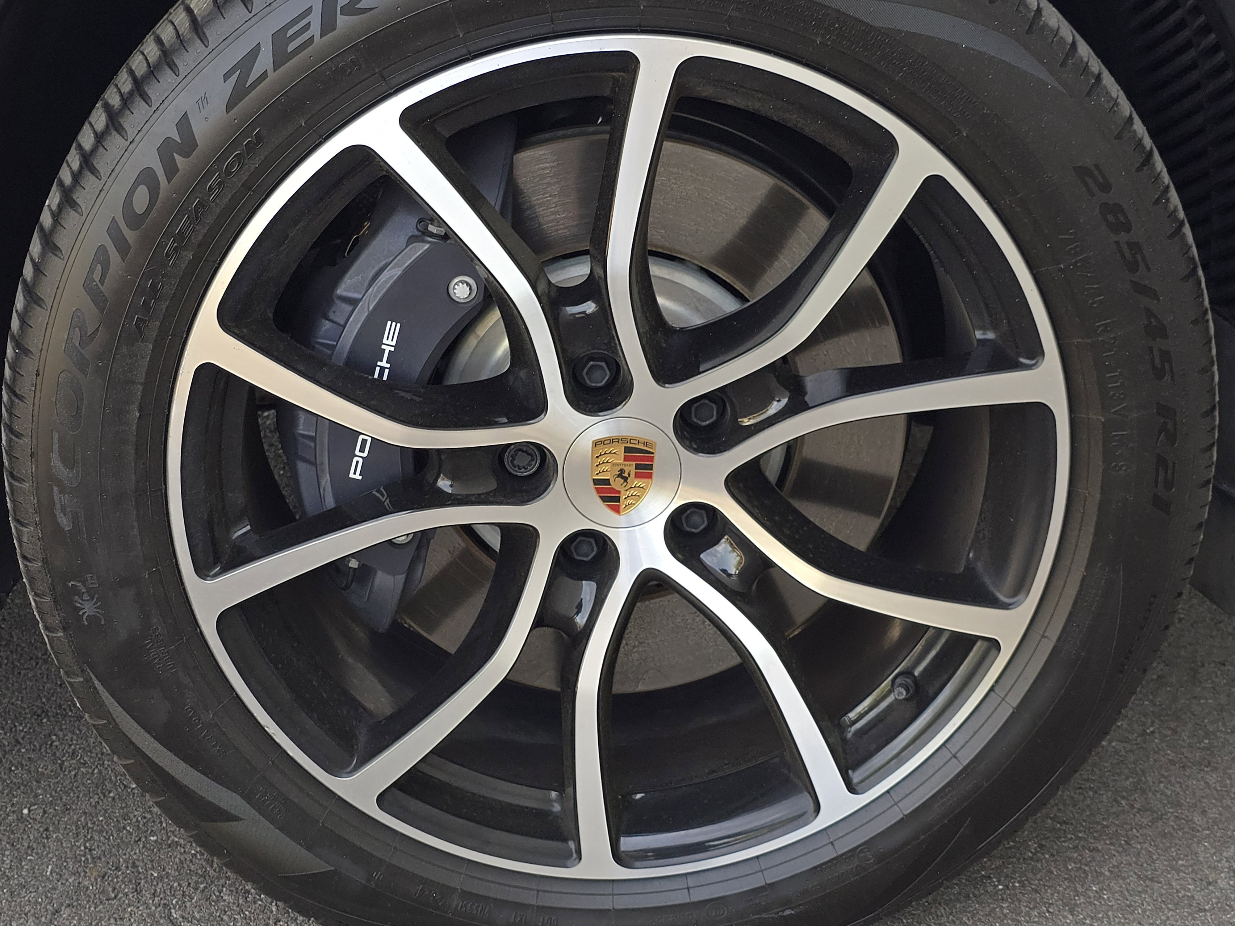 Certified 2025 Porsche Cayenne Coupe AWD/4WD image 11