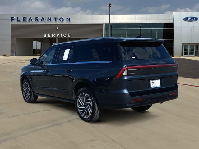 Used 2025 Lincoln Navigator L Reserve AWD/4WD image 3
