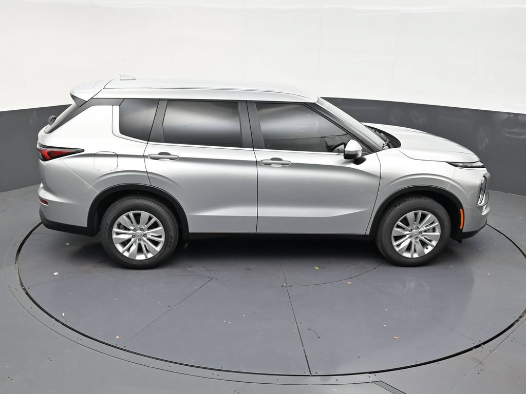 New 2026 Mitsubishi Outlander ES FWD image 16