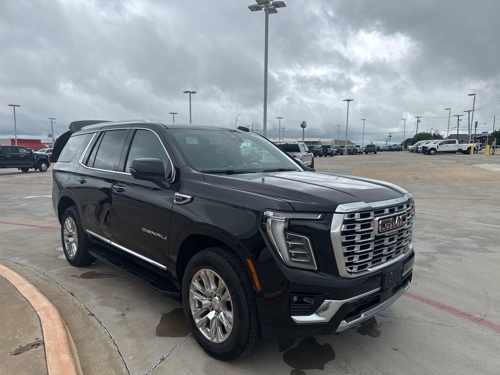 Used 2025 GMC Yukon Denali image 3