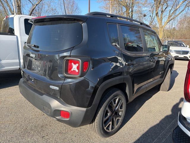 Used 2018 Jeep Renegade Latitude w/ Cold Weather Group AWD/4WD image 2