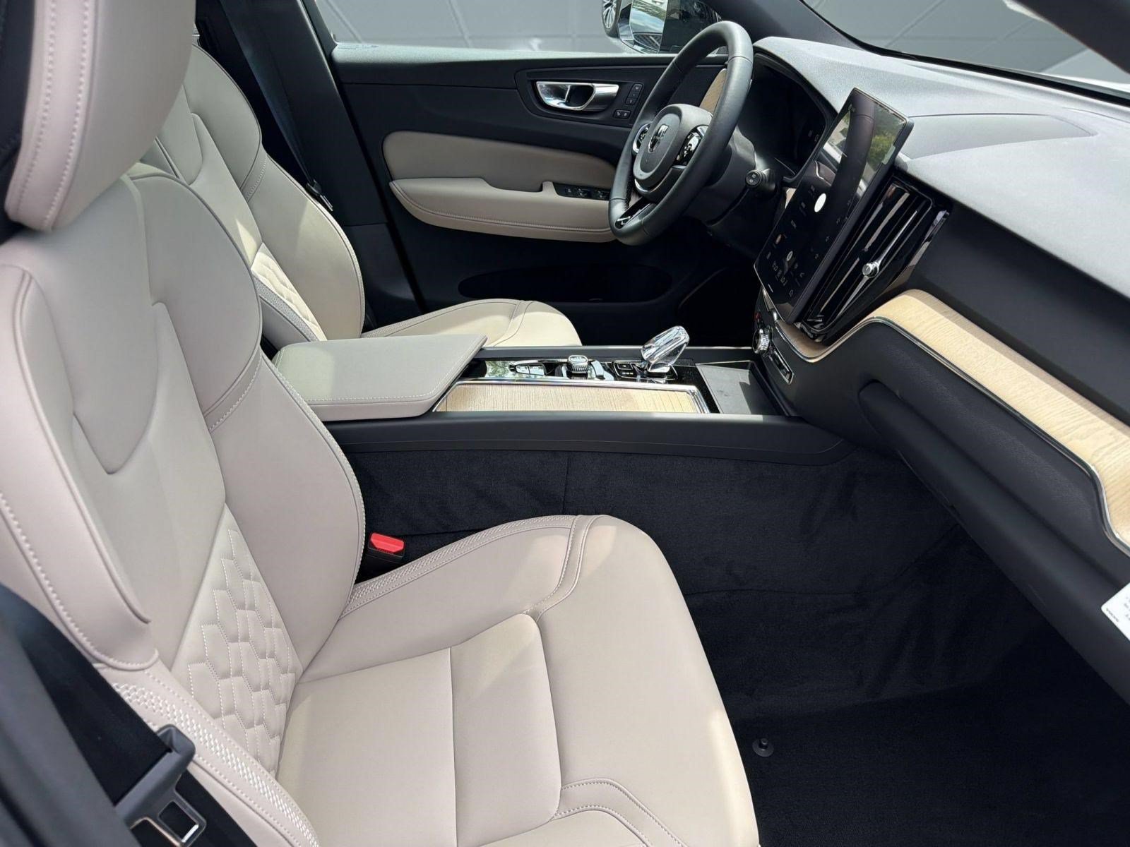 New 2026 Volvo XC60 T8 Core w/ Climate Package AWD/4WD image 24