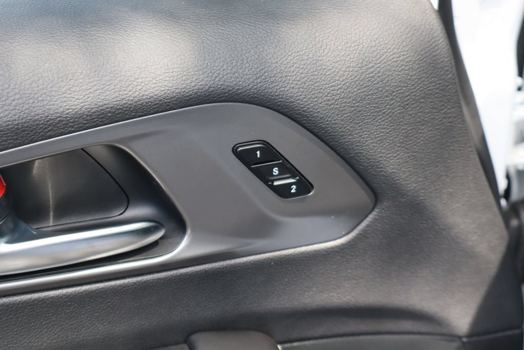 Used 2026 Chrysler Pacifica Select FWD image 9