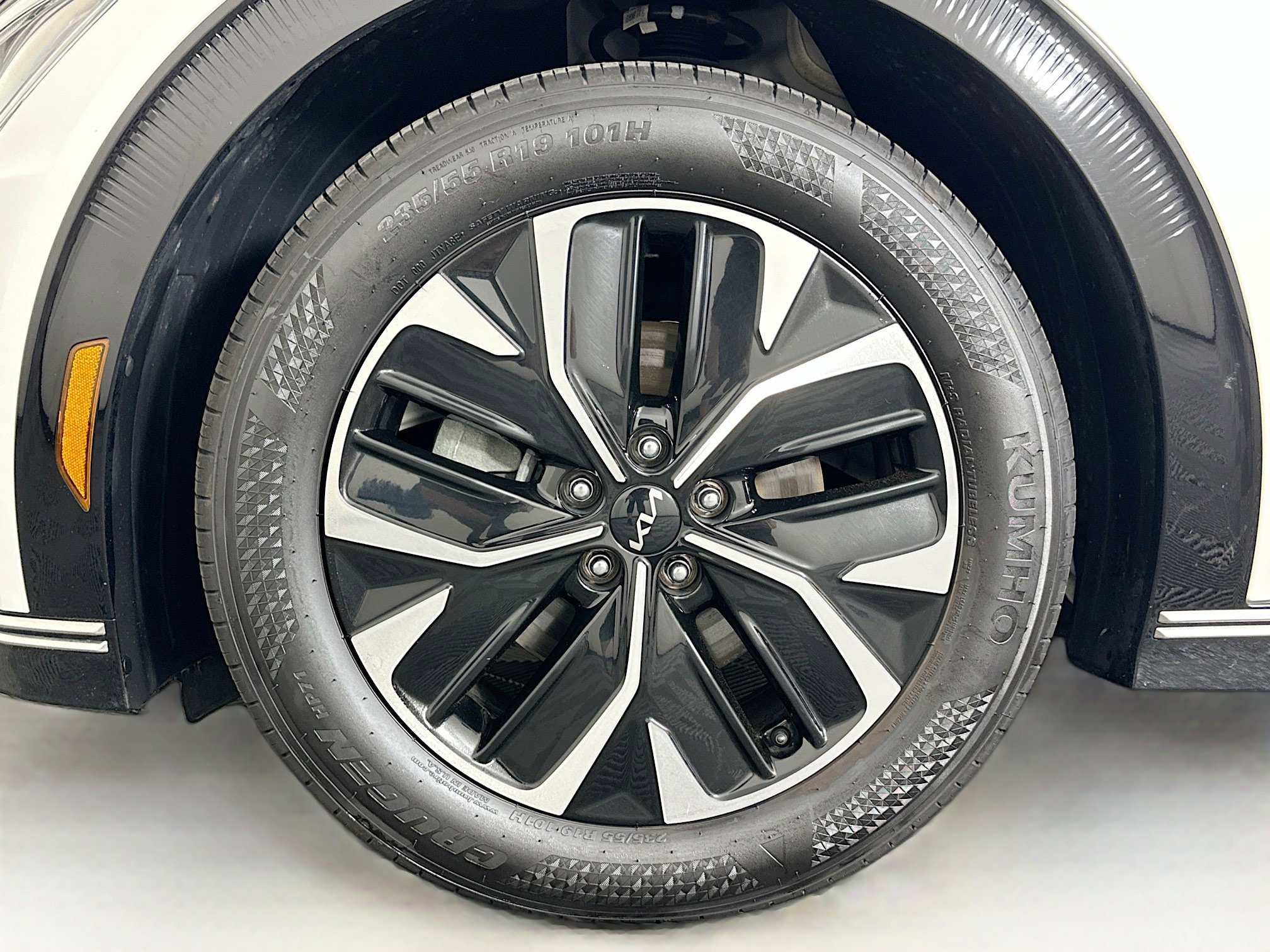 Used 2022 Kia EV6 Wind RWD image 11