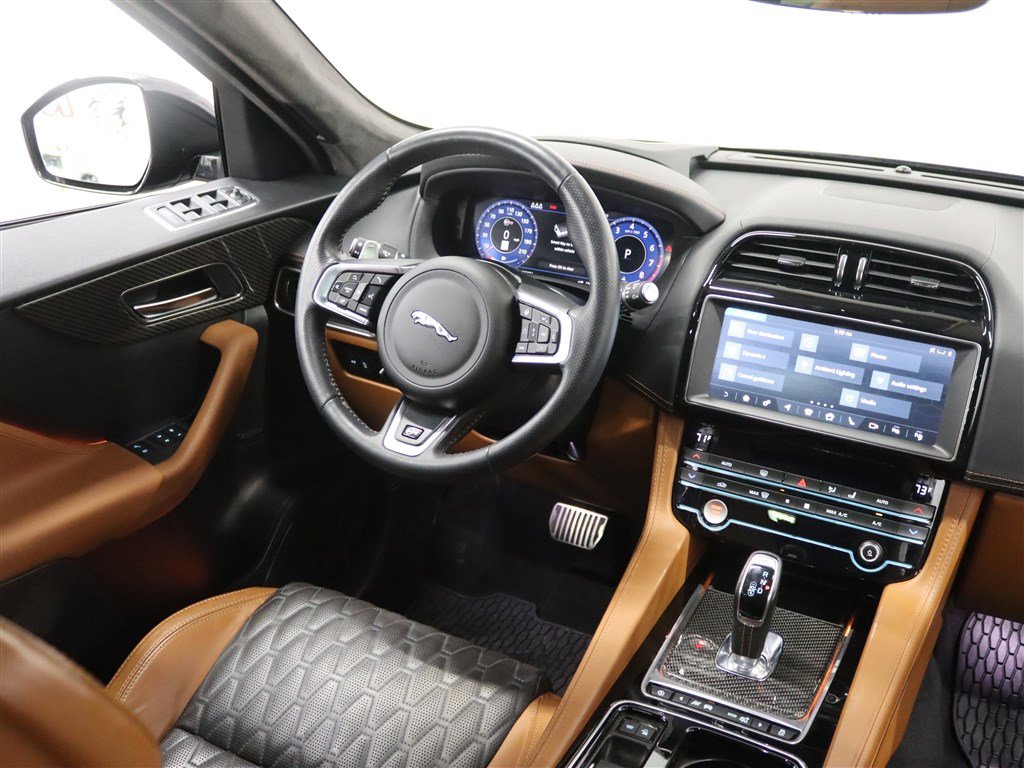 Used 2020 Jaguar F-PACE SVR image 20
