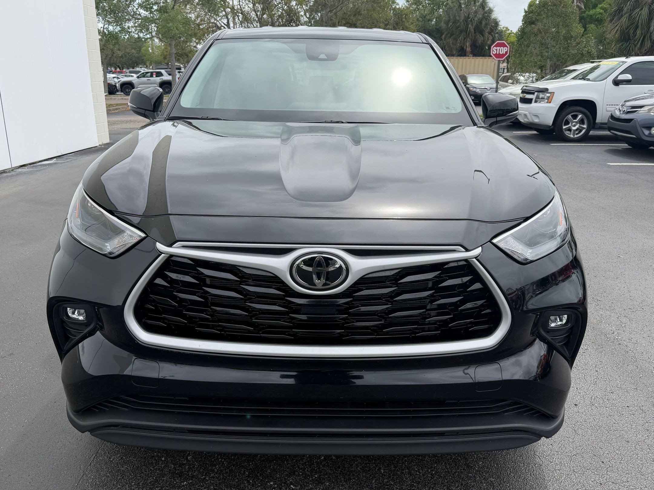 Used 2025 Toyota Highlander LE image 6