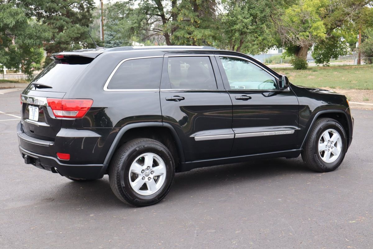 Used 2013 Jeep Grand Cherokee Laredo w/ Laredo E Group AWD/4WD image 4