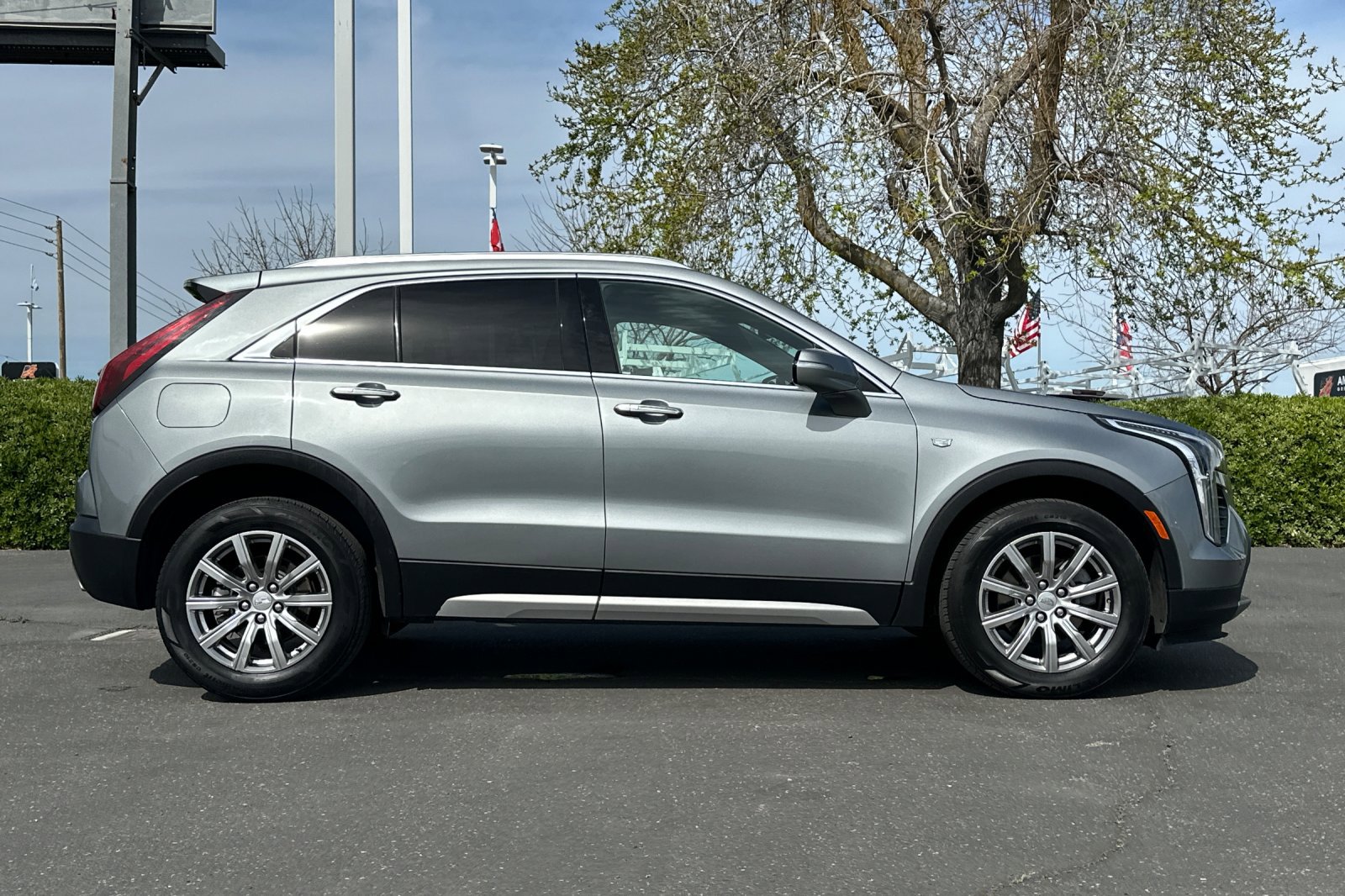 Used 2023 Cadillac XT4 Premium Luxury image 3