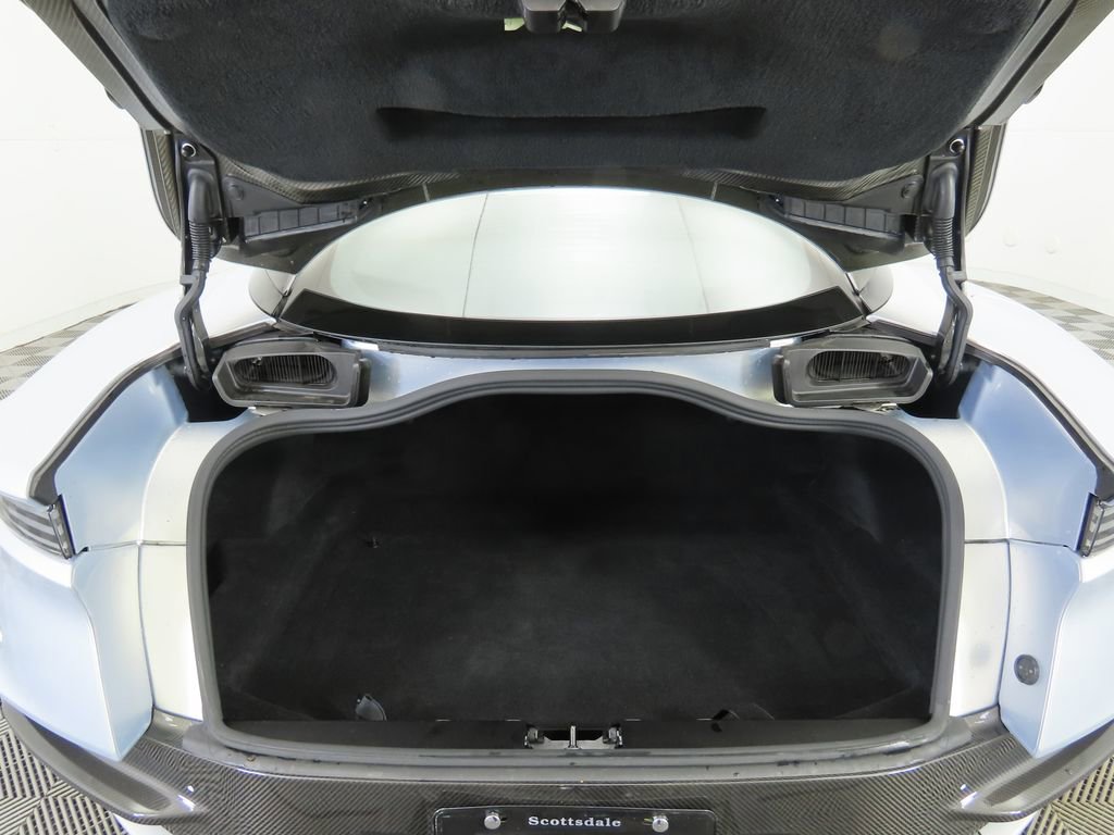 Used 2023 Aston Martin DBS Coupe image 25