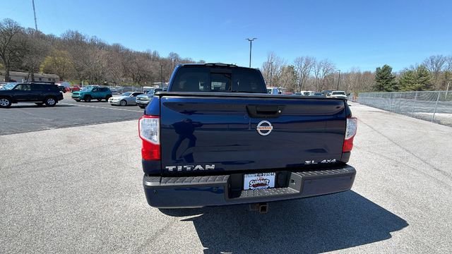 Used 2018 Nissan Titan SL w/ Chrome Package AWD/4WD image 4