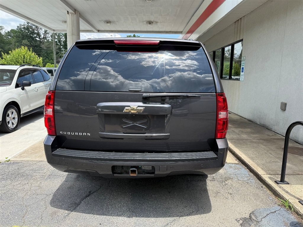 Used 2011 Chevrolet Suburban LT w/ Luxury Package AWD/4WD image 13