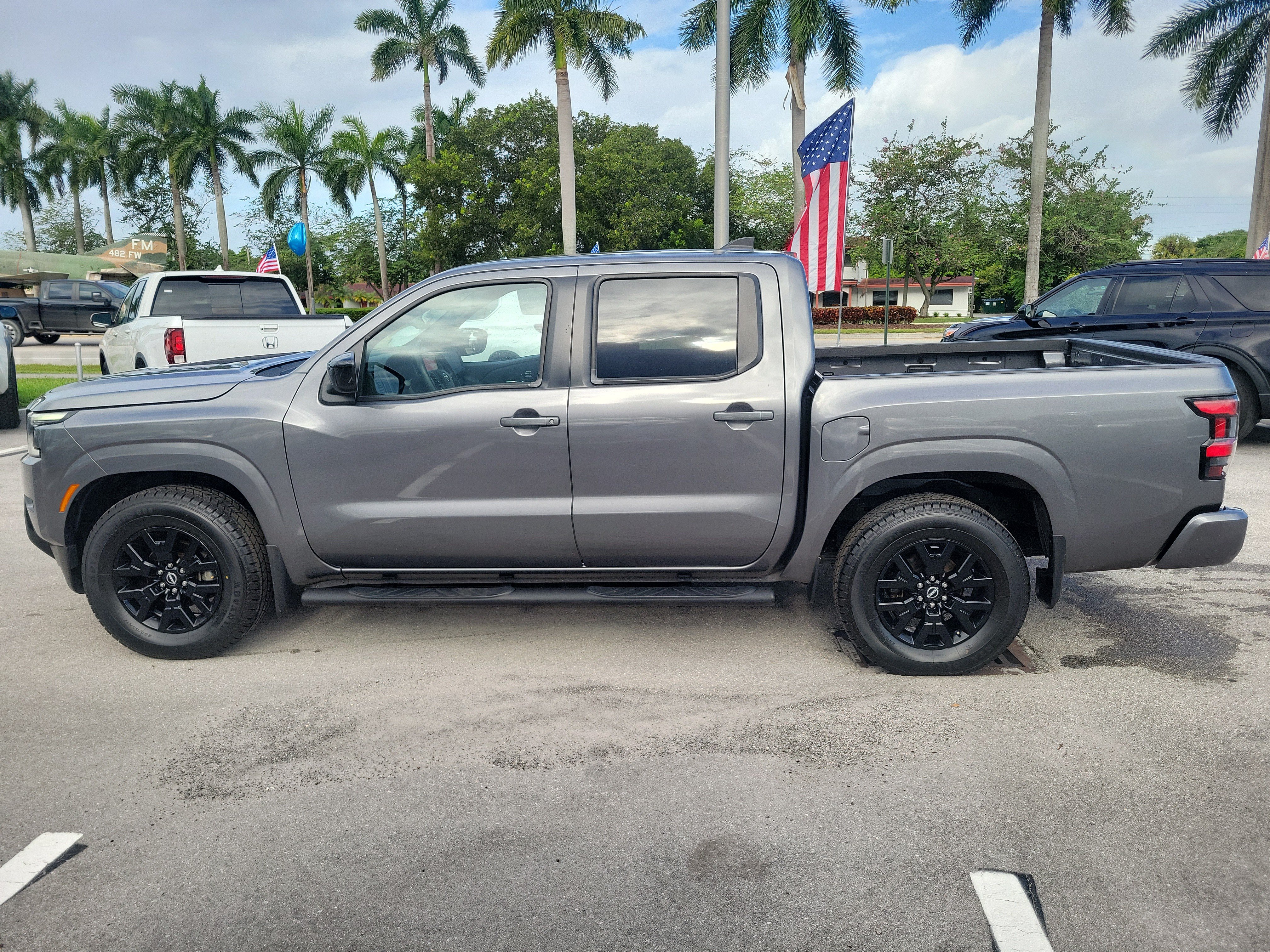Used 2023 Nissan Frontier SV w/ Midnight Edition Package RWD image 8
