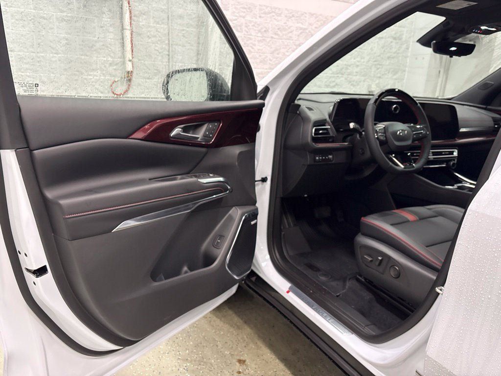 New 2027 Chevrolet Traverse RS w/ LPO, Floor Liner Package AWD/4WD image 13