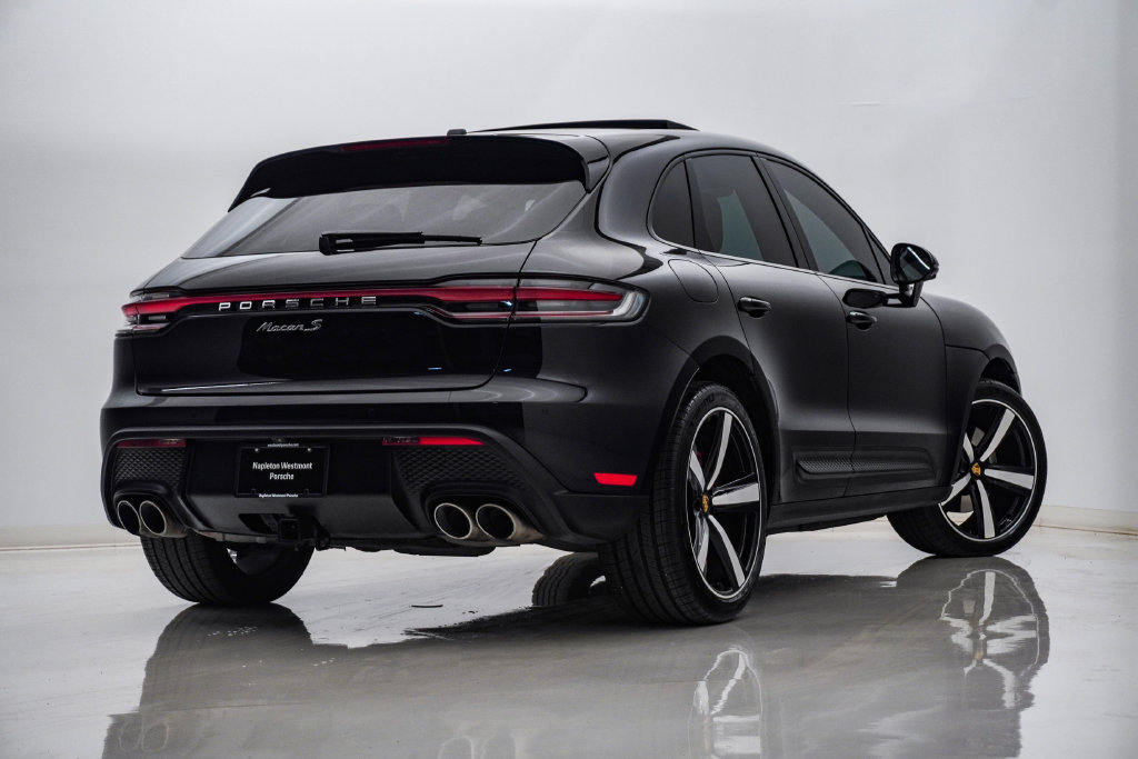 Certified 2022 Porsche Macan S AWD/4WD image 11