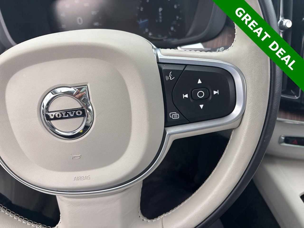 Used 2021 Volvo XC60 T5 Momentum w/ Premium Package image 24
