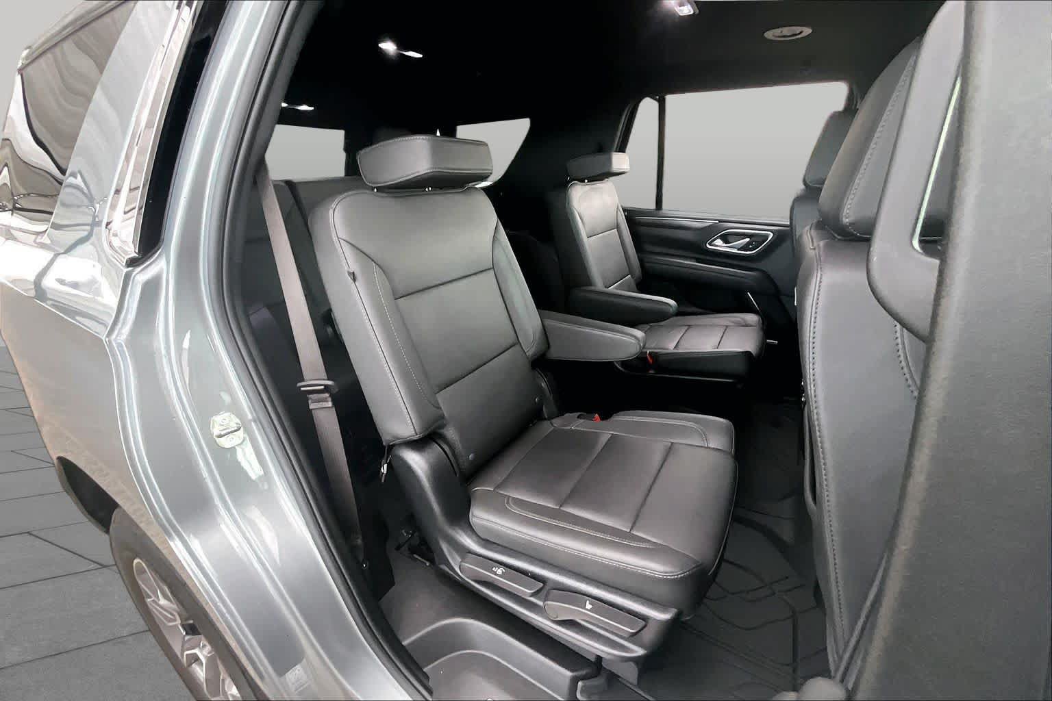 Used 2024 Chevrolet Tahoe LT w/ Luxury Package RWD image 18