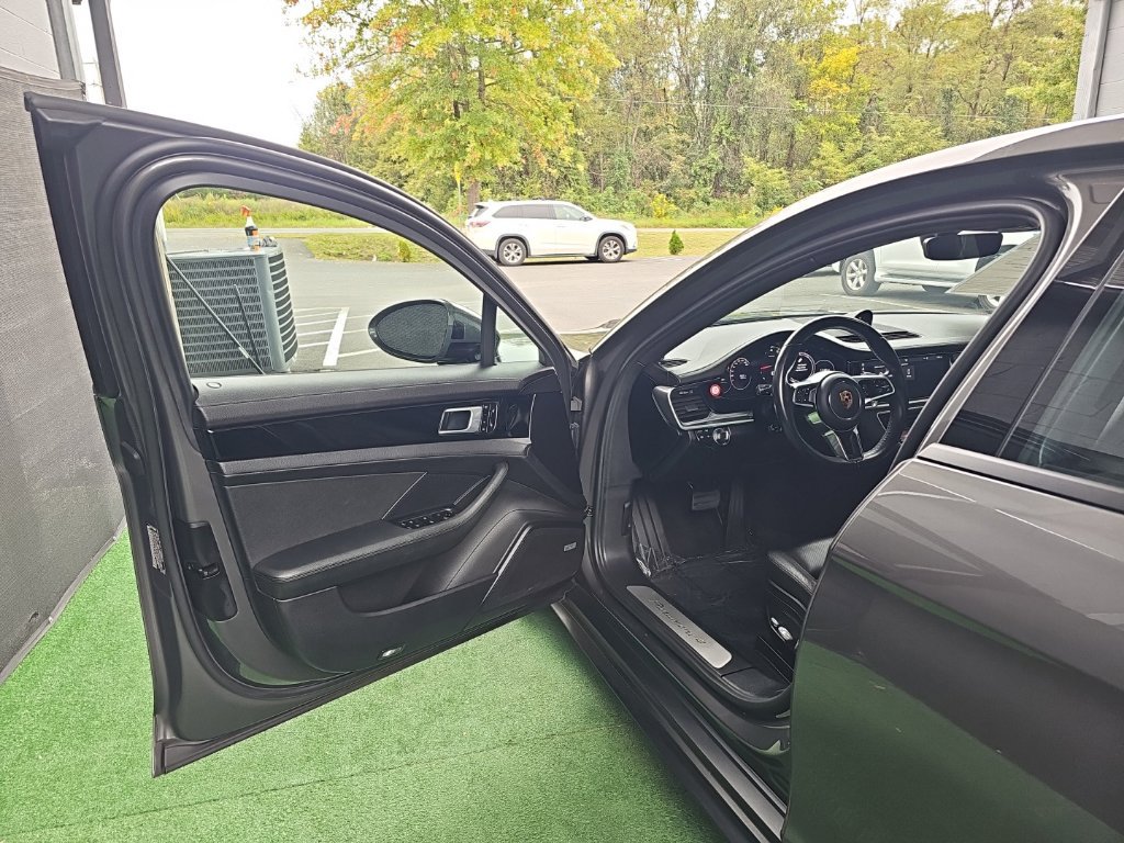 Used 2018 Porsche Panamera 4 AWD/4WD image 31