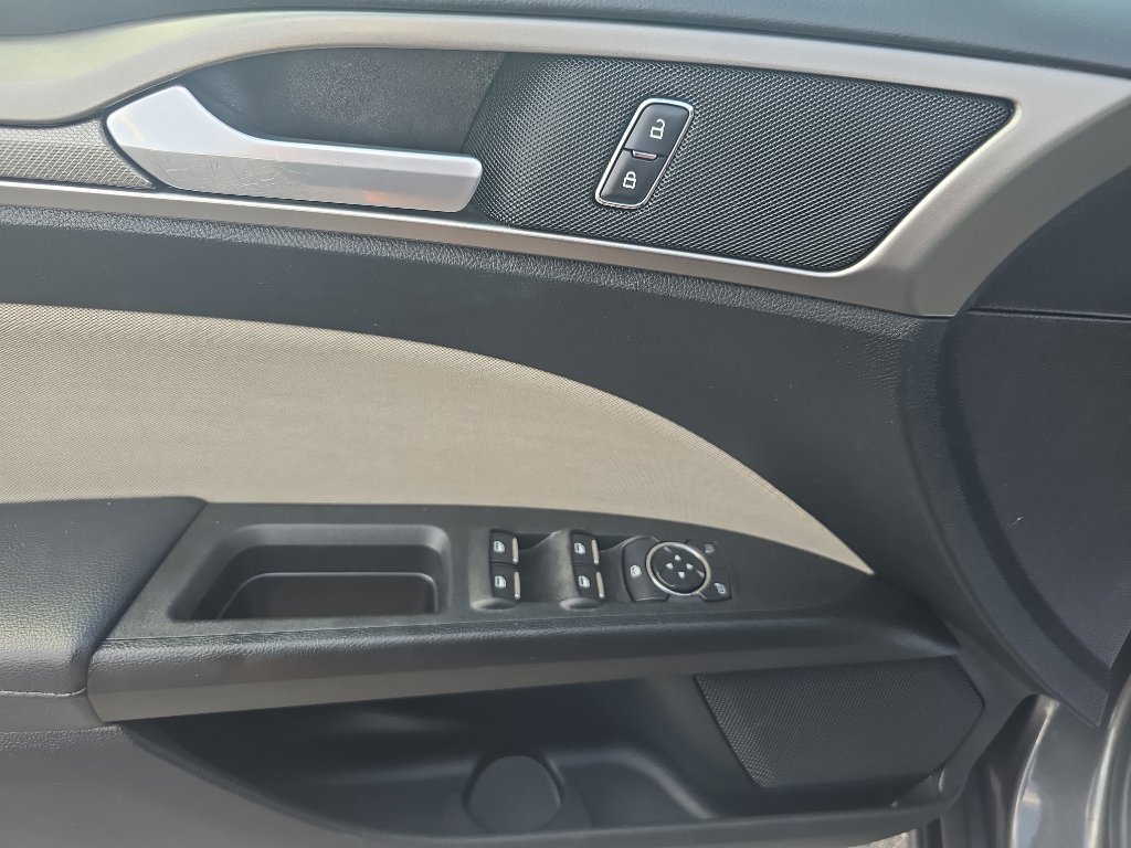 Used 2017 Ford Fusion S FWD image 16