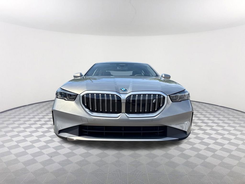 New 2026 BMW i5 eDrive40 w/ Premium Package RWD image 2