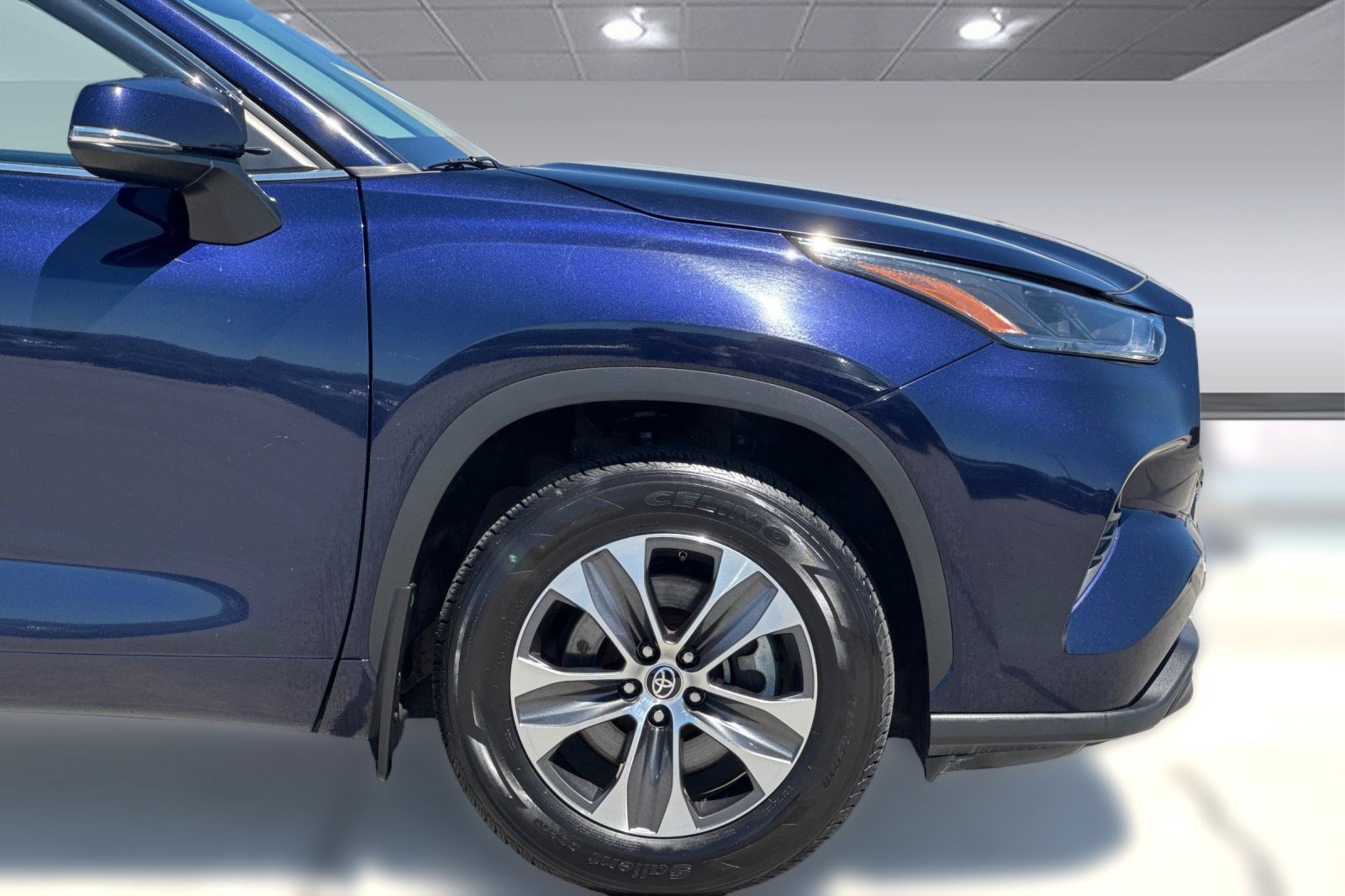 Used 2022 Toyota Highlander XLE AWD/4WD image 36