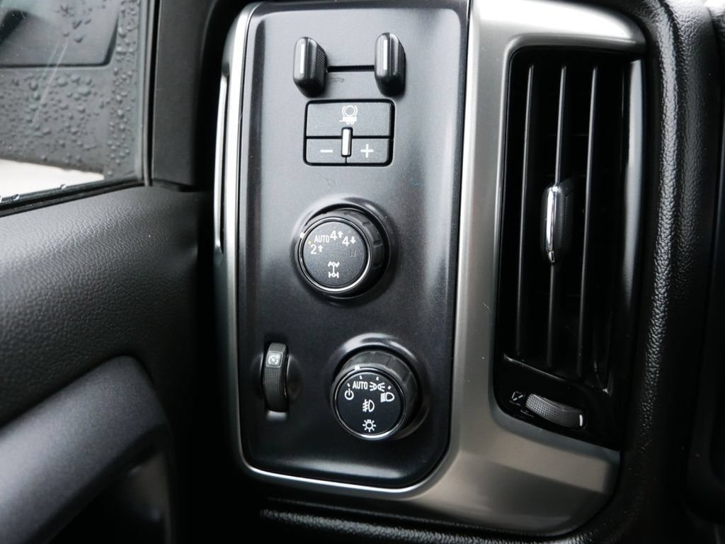 Used 2018 Chevrolet Silverado 1500 LT w/ All Star Edition AWD/4WD image 28